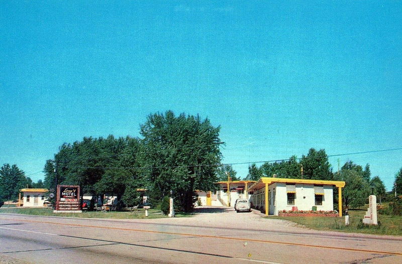 Bridgman Inn (Lazy V Motel) - Old Postcard